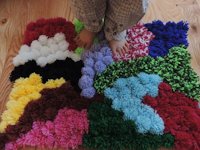 instructables jasmindoty Quick Pompom Rug